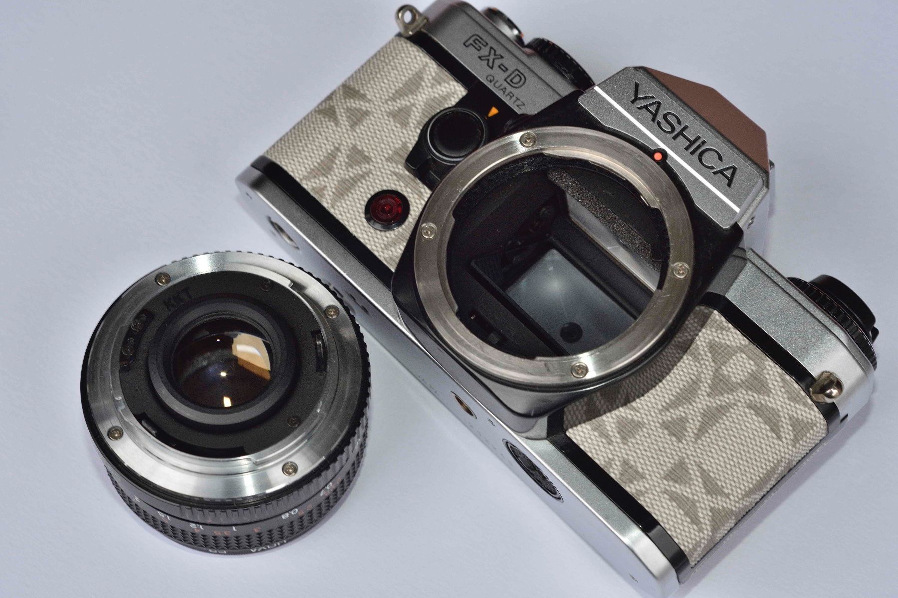 Yashica Kamera: Yashica FX-D mit Objektiv 50/2.0 - ab Service – Gebraucht aus Schwerzenbach von floridan 5