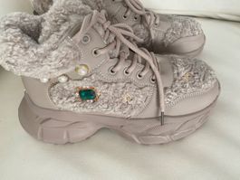 MUST HAVE - edler Damenschuh mit Perlen, beige, Gr. 40