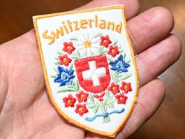 VINTAGE Badge SWITZERLAND -ST. GALLER STICKEREI weiss - gold