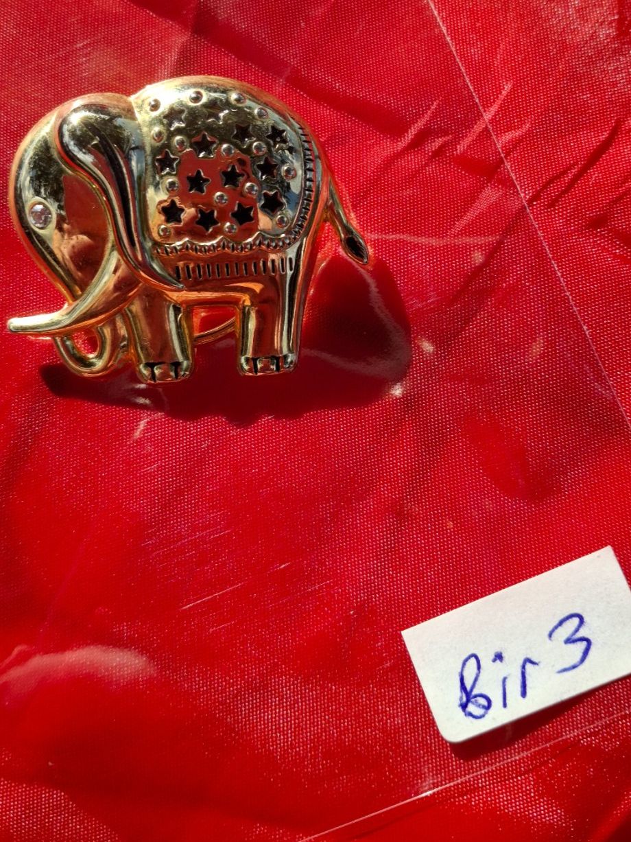 Broschen & Nadeln: 1 Halstuchring, Schalbrosche Klip Elefant vergoldet – Gebraucht aus Münchenbuchsee von babilibern 1
