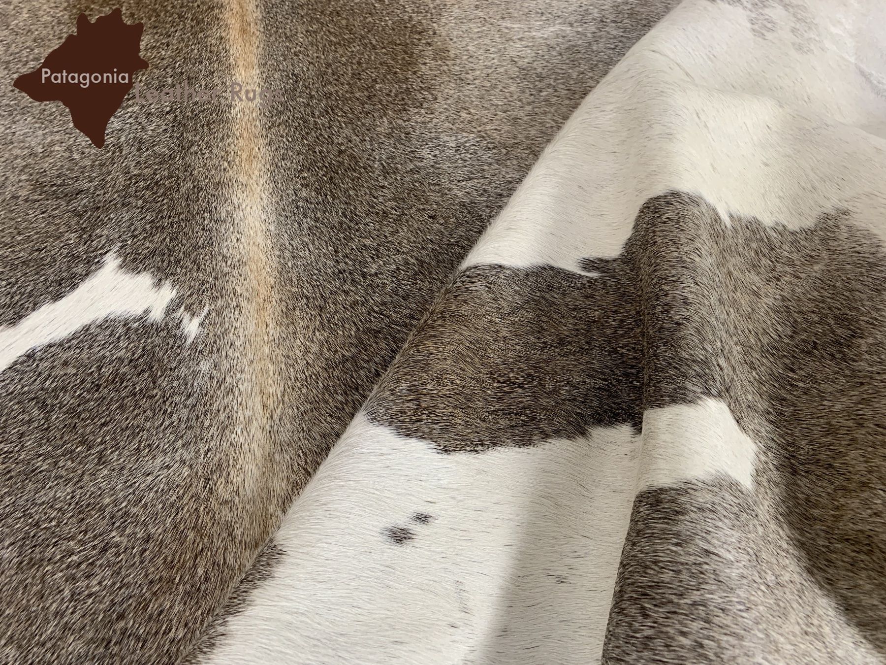Tappeti: echtes Kuhfell Teppich Grey/White – Nuovo e nell'imballaggio originale da Arbedo venduto da patagonialeatherrugs 1