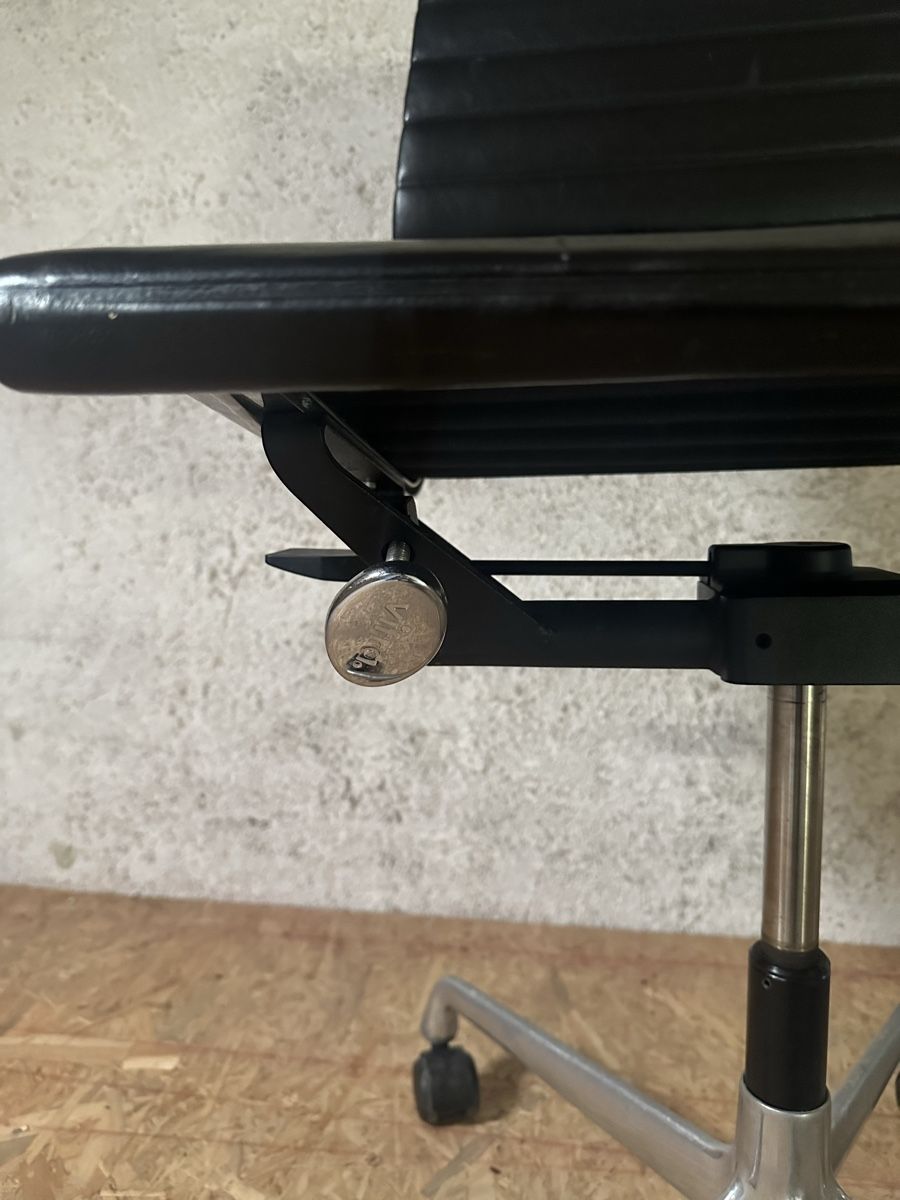 Vitra Sedie: Original Vitra Chair EA107 – Usato da Biel/Bienne venduto da sec_2llb 4