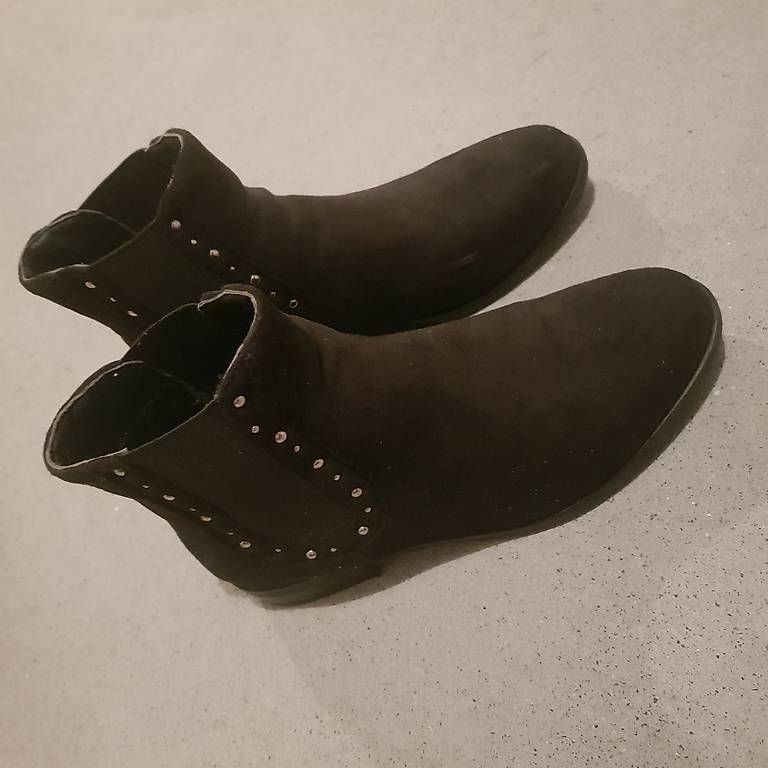 Scarpe da donna: Lässige Damen Schuhe in schwarz – Usato da Kehrsiten venduto da Mchopard 1