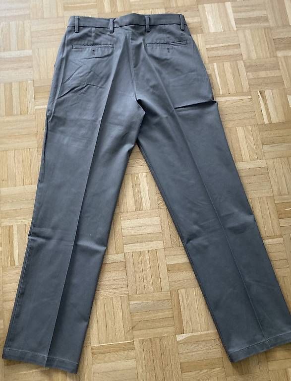 Pantaloni: Dockers Chino / Stoffhose 34/32 – Usato da Basel venduto da spa_9df6 2