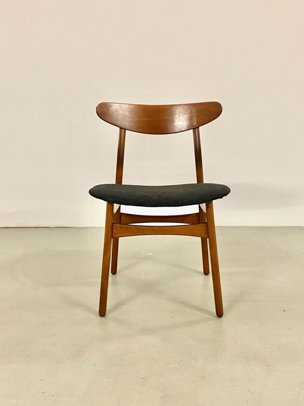 Poltrone: 4x Hans Wegner Stühle CH30 Denmark 60s – Usato da Basel venduto da MidMod20C 3