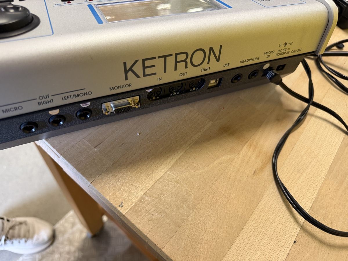 Sistema di controllo: Ketron Midjay mit Tasche und Zubehoer – Usato da Strengelbach venduto da RaenAntikDesign 5