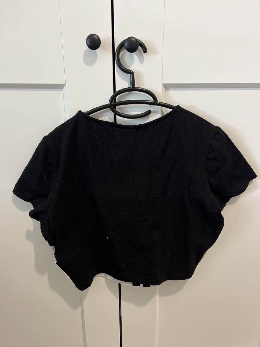 T-shirt: Crop top Ellesse – Usato da Bussigny venduto da LabiZaule 2