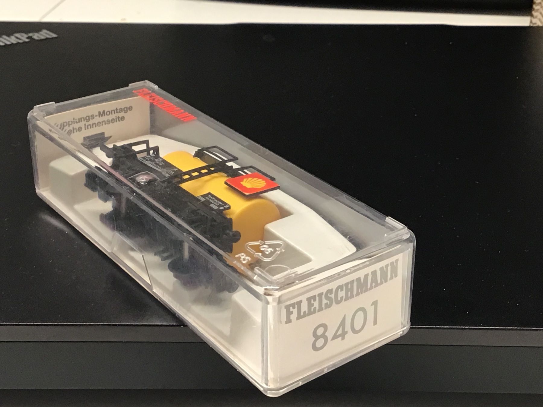 Fleischmann Modelleisenbahnen: Fleischmann 8401 Tankwagen "Shell" - N – Gebraucht aus Männedorf von Modell-Spezialisten 1