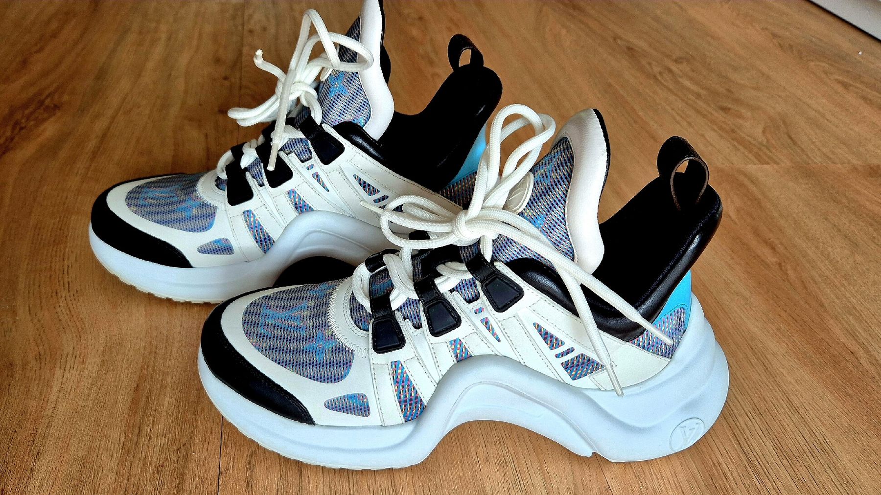Louis Vuitton Scarpe da donna: Archlight Sneakers von Louis Vuitton Gr 37.5 – Usato da Herznach venduto da DieMartin