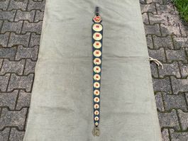 schöner Staatsriemen mit Messing Rosetten