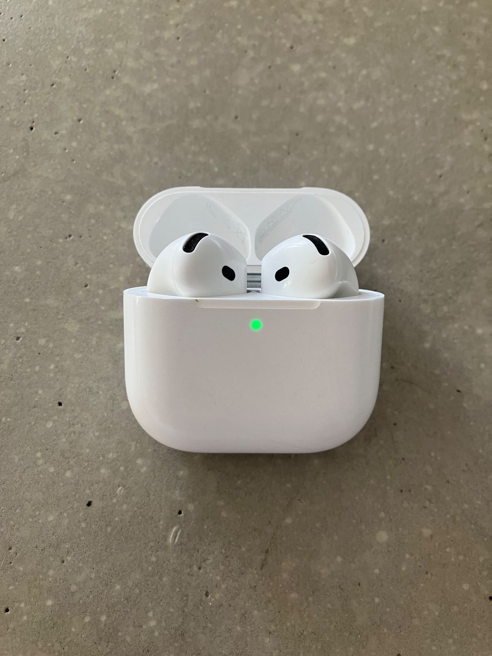 Apple Cuffie: APPLE Air Pods 4 – Usato da Lausanne venduto da mr.v