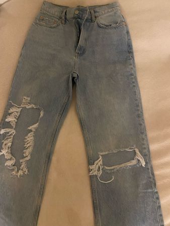 Jean Mango, Denim bleu, taille 38 déchiré aux genoux
