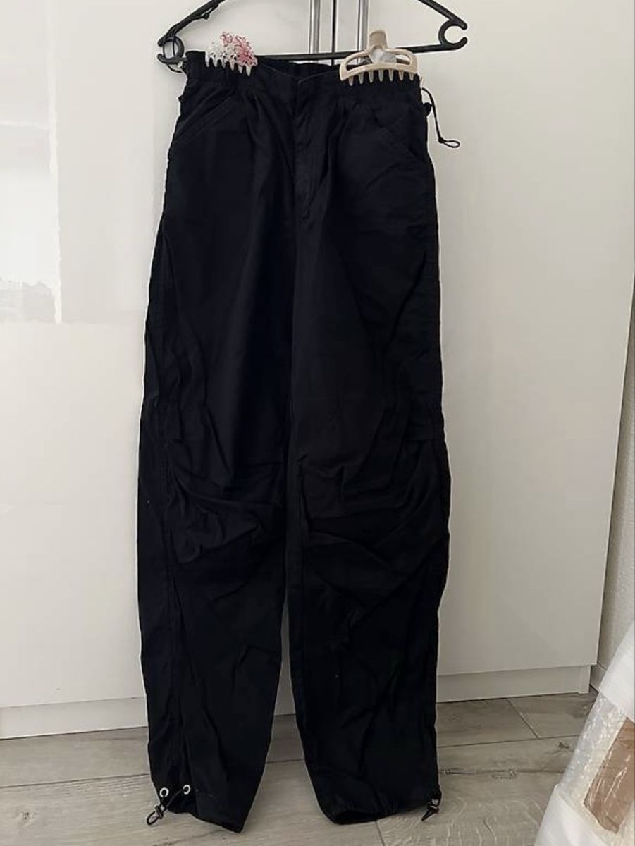 Bershka Hosen: Schwarze Cargohose – Gebraucht aus Dietikon von Mischi2167