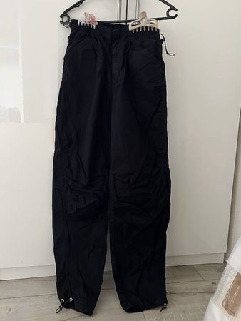 Schwarze Cargohose