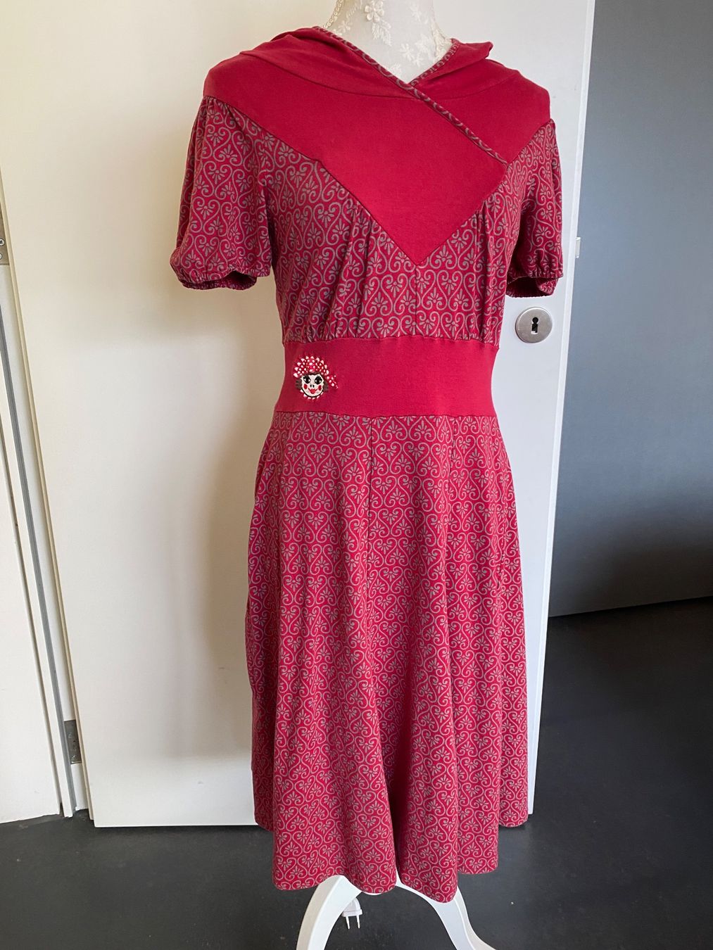 Blutsgeschwister Vestiti: Blutsgeschwister Kleid – Usato da Leuk Stadt venduto da ste_7dy2