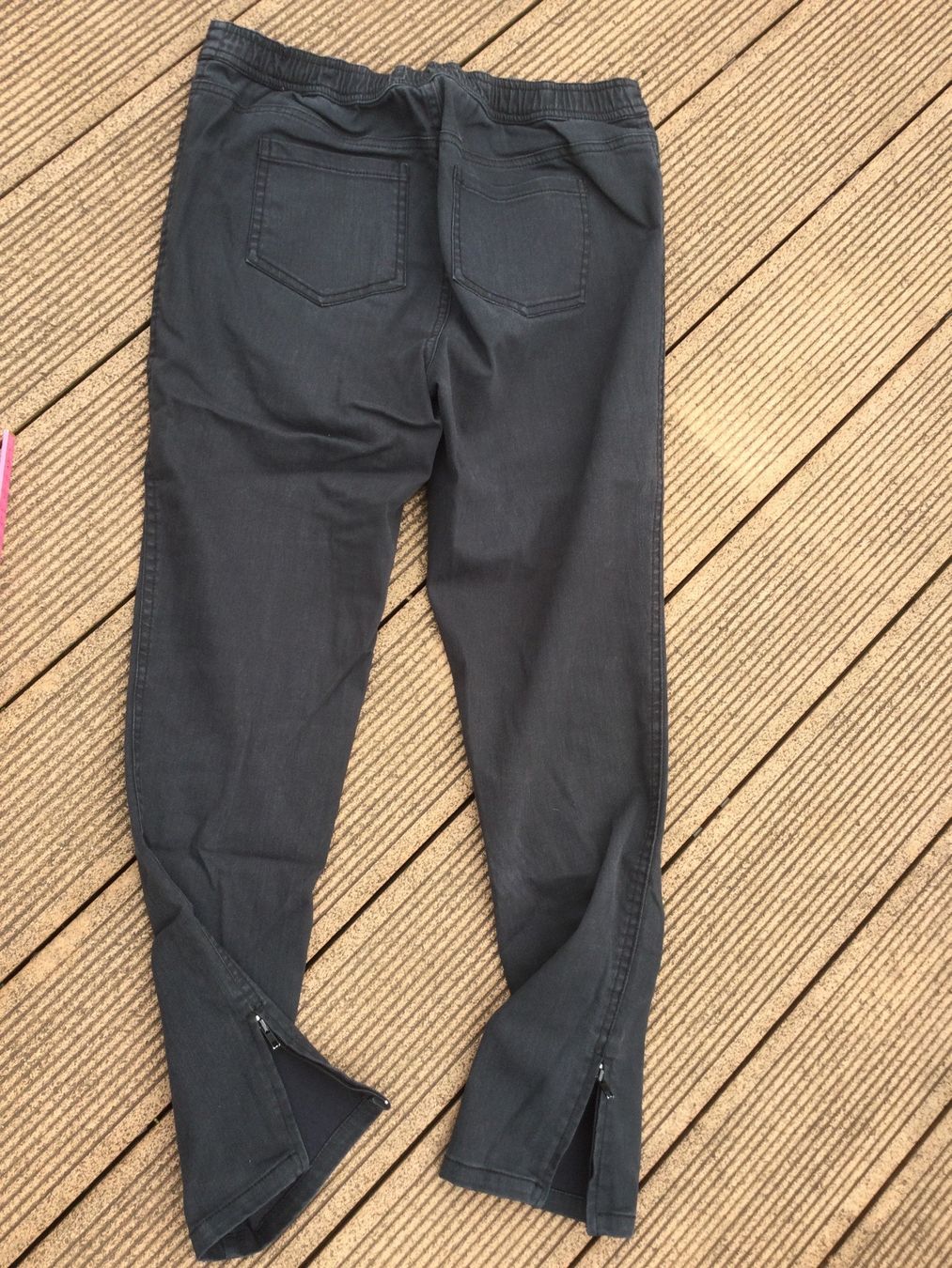 Maddison Pantaloni: Pantalon noir MADDISON, taille 40 élastique – Usato da Agiez venduto da chouchanelle 3