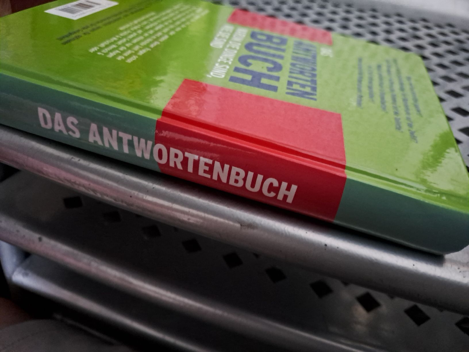Bücher: Das Antworten Buch - Wissenwertes entdecken – Gebraucht aus Zürich von Schoebi19 2