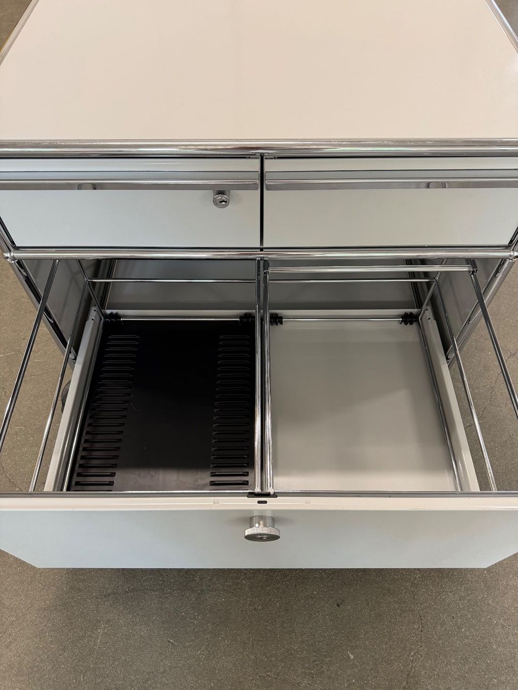 USM Eléments de bureau: USM Haller Rollcontainer mit 3 Schubladen – D'occasion à Dietlikon par ComdatAG 6