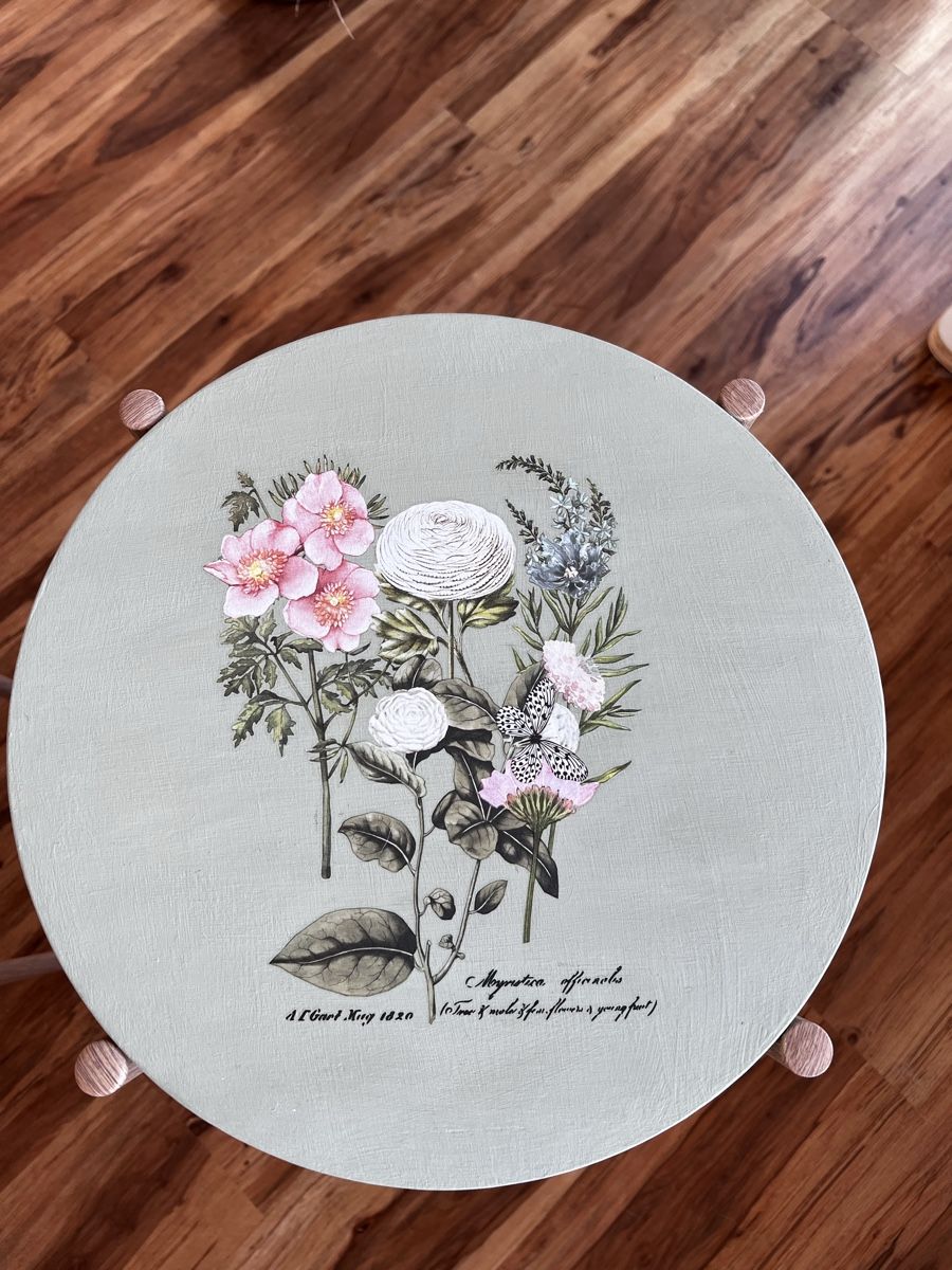 Comodini: Schicker Beistelltisch mit Blumenmuster – Usato da Flurlingen venduto da MIPILG 5