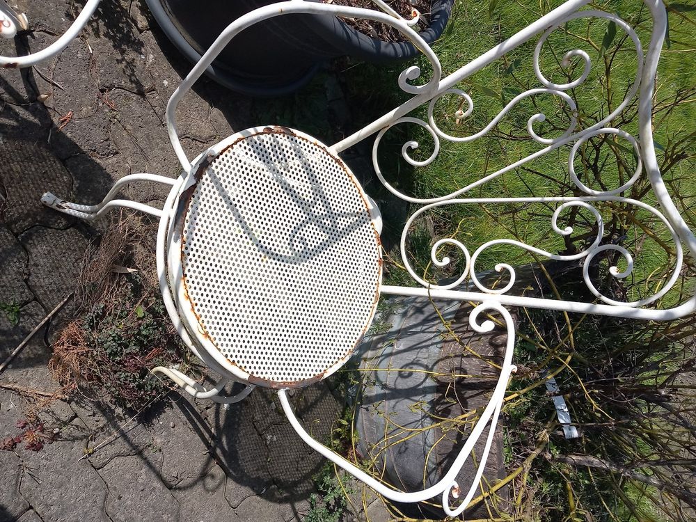 2 alte schöne Eisenstühle Gartenstühle Kaufen auf Ricardo