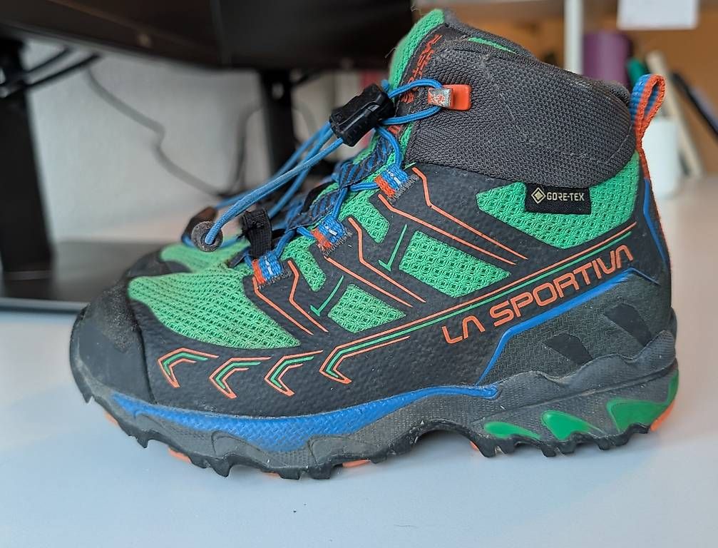 Scarpe per ragazzi: Gut erhaltene Wanderschuhe Gr. 28 – Usato da Gattikon venduto da eul_zzz2