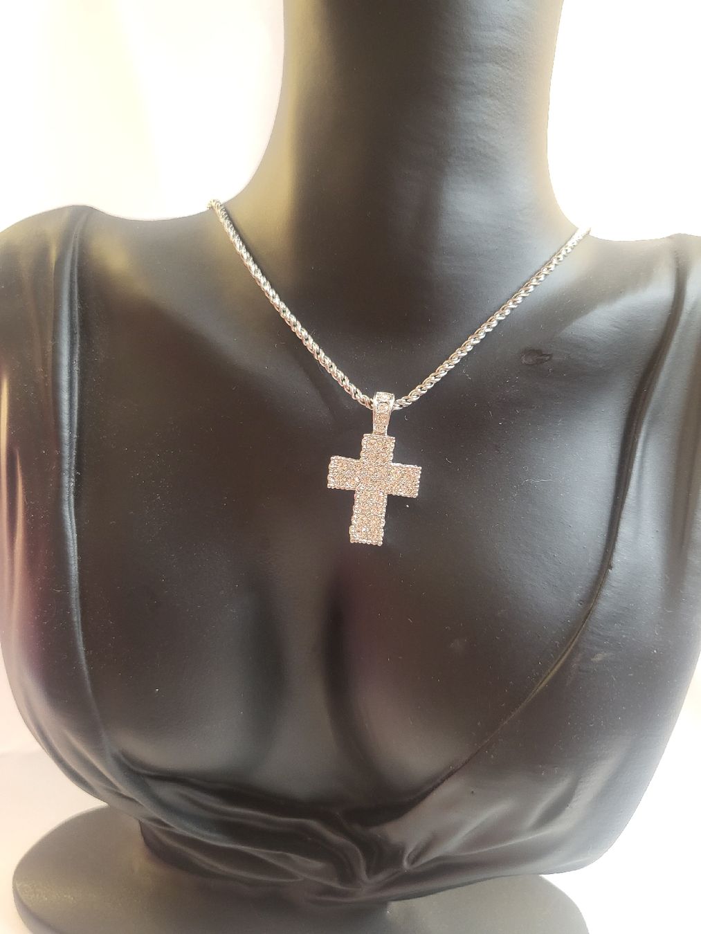 Swarovski Colliers: Swarovski Kreuz mit Kette – D'occasion à Hellbühl par d.d.d.125 4
