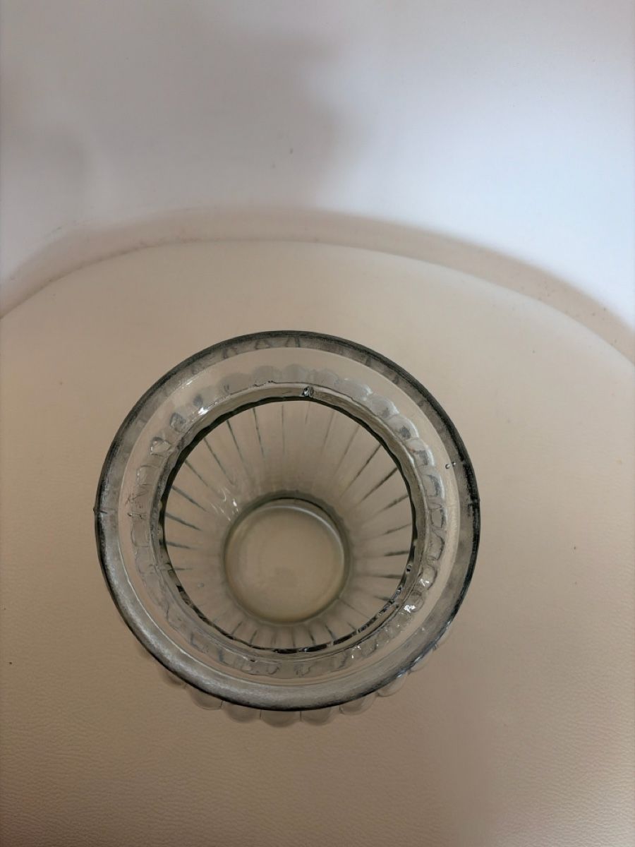 Vasen & Gefässe: Glas Vase geriffelt klein gebraucht – Gebraucht aus Opfershofen TG von dan_nxk8 1