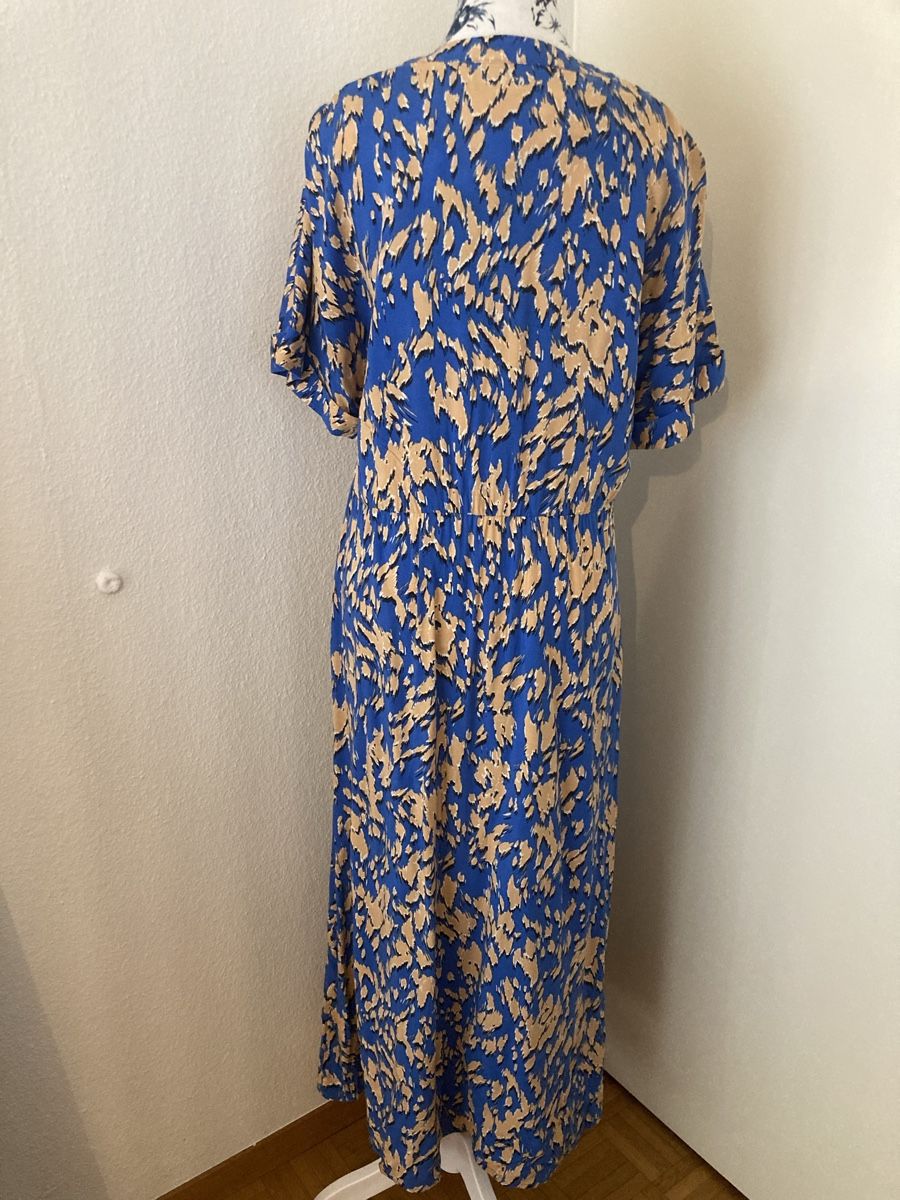 Comma Kleider: Kleid Comma Viscose Grösse 36 blau \beige – Gebraucht aus Zürich von fra_c6nh 2