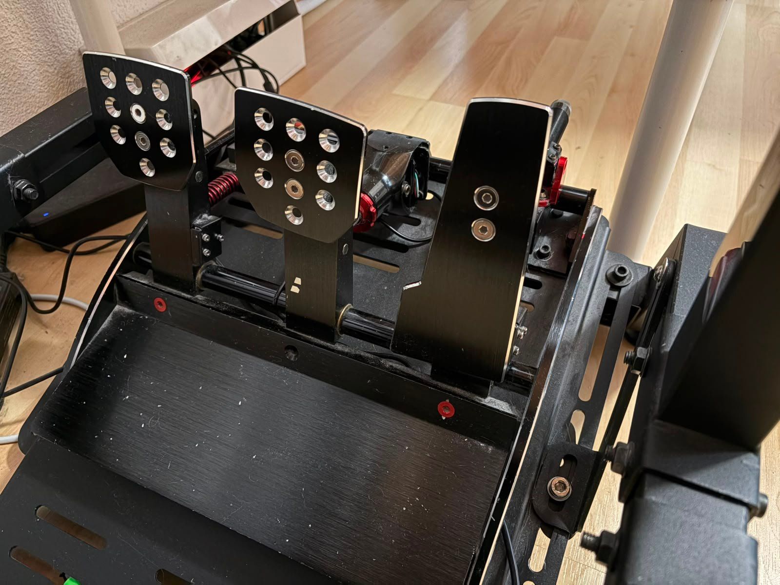 Fanatec Controller: Next Level Racing F-GT Simulator SIM RIG mit Fanatec Lenkrad – Usato da Oetwil an der Limmat venduto da Dudel 4
