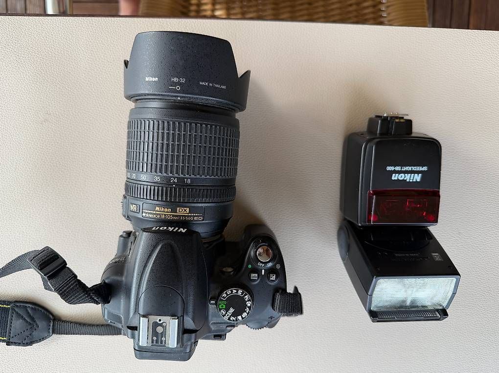 Nikon Kamera: Spiegelreflexkamera Nikon D5000 mit Blitzgerät – Gebraucht aus Küssnacht am Rigi von joh_j7dl