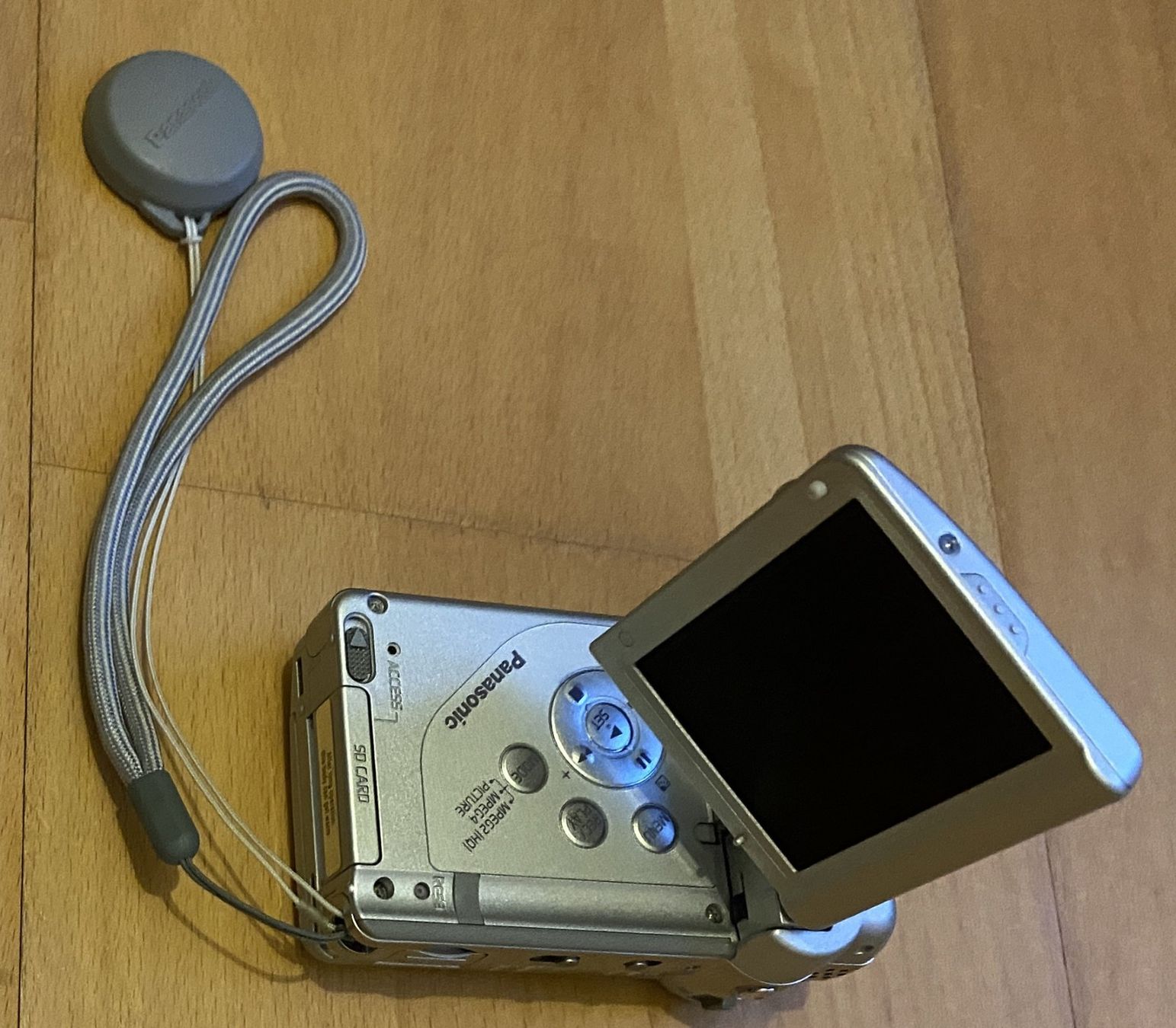 Panasonic Caméscopes: Panasonic Camera SV-AV100 – Défectueux à Safenwil par Thoren196168 3