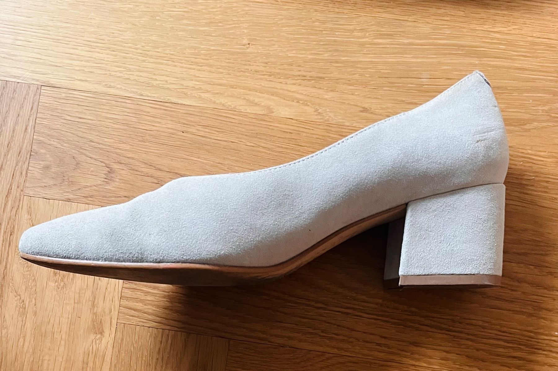 Scarpe da donna: Beige Pumps aus Wildleder, Grösse 38 – Usato da Basel venduto da oli_hpw7 1