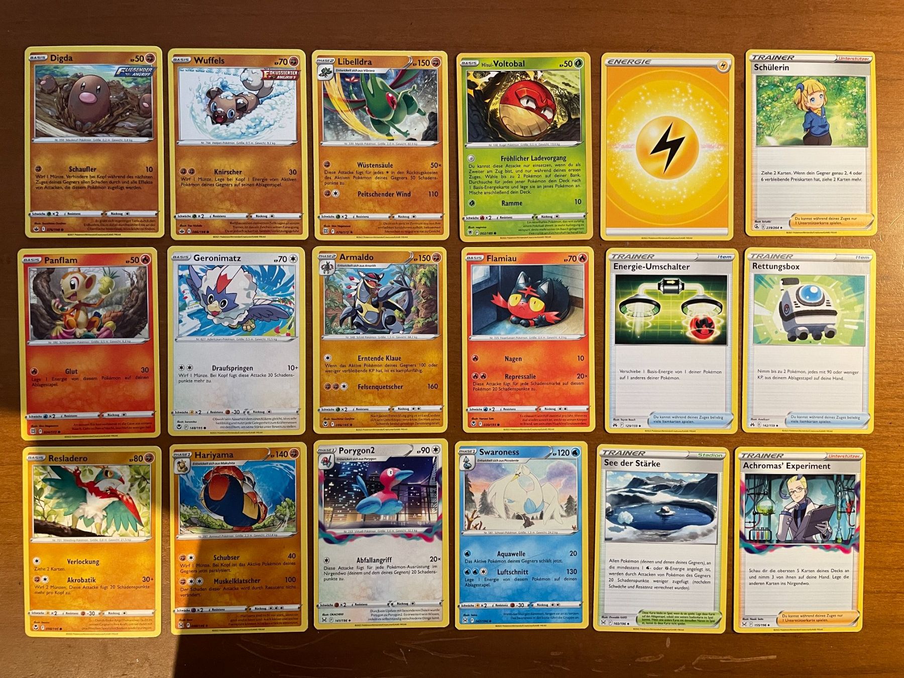 Pokémon Carte collezionabili: Pokemon Karten Set (Versand gratis) – Nuovo (secondo la descrizione) da Chur venduto da Angerson