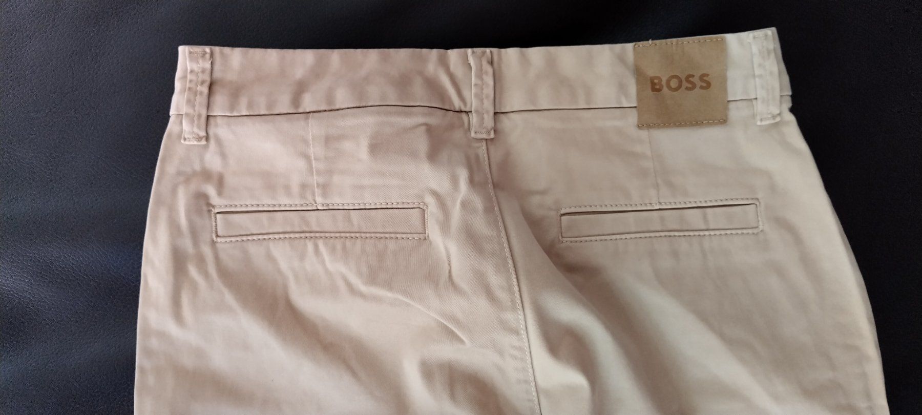 Hugo Boss Pantaloni: Boss Chino Hose neuwertig – Nuovo (secondo la descrizione) da Zürich venduto da Mokile 1