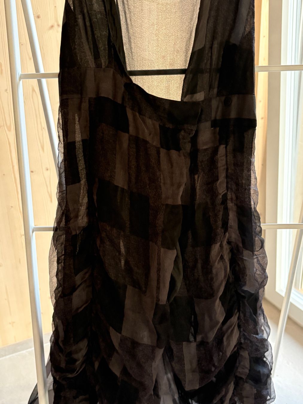 Akris Vestiti: Akris Seide Kleid gerafft – Nuovo (secondo la descrizione) da Romont BE venduto da n.gfeller 1
