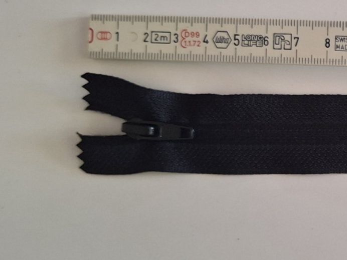 Tessuti: Reisverschluss 20cm schwarz – Usato da Wetzikon ZH venduto da NaWetzi 1