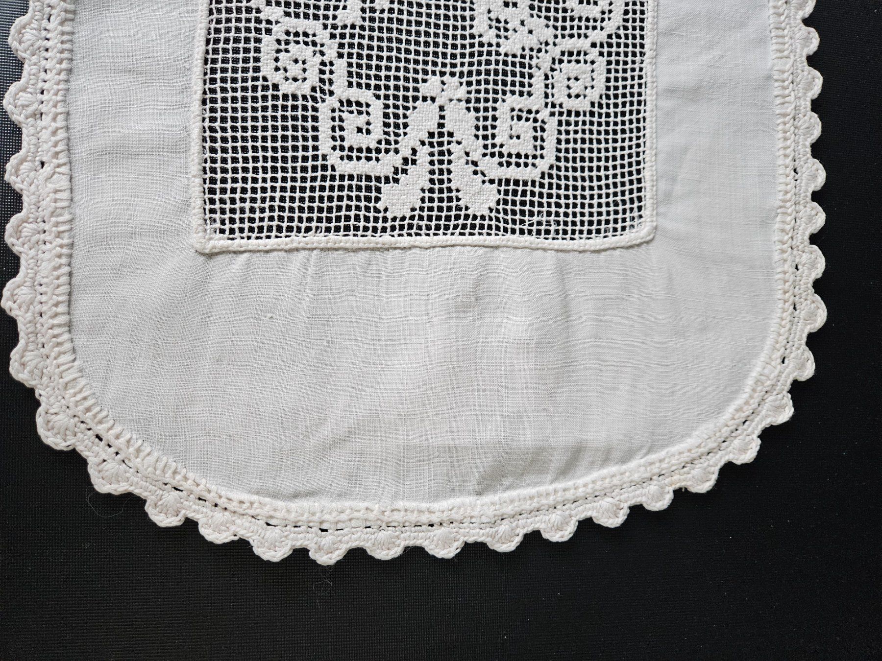 Sonstige Tischwäsche: Spitzendeckchen Spitzendeckeli Spitze weiss, Rose 47x29 cm – Gebraucht aus Gossau ZH von LeoniesDeko 1