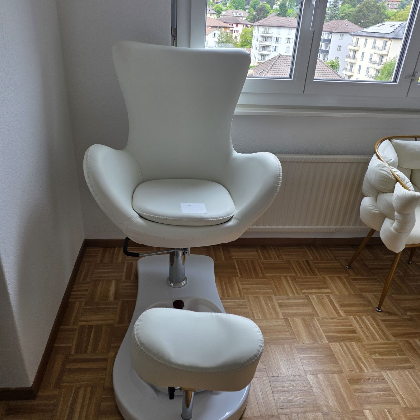 Poltrone: Fauteuil pedicure  – Nuovo (secondo la descrizione) da La Tour-de-Peilz venduto da mar_vdr5