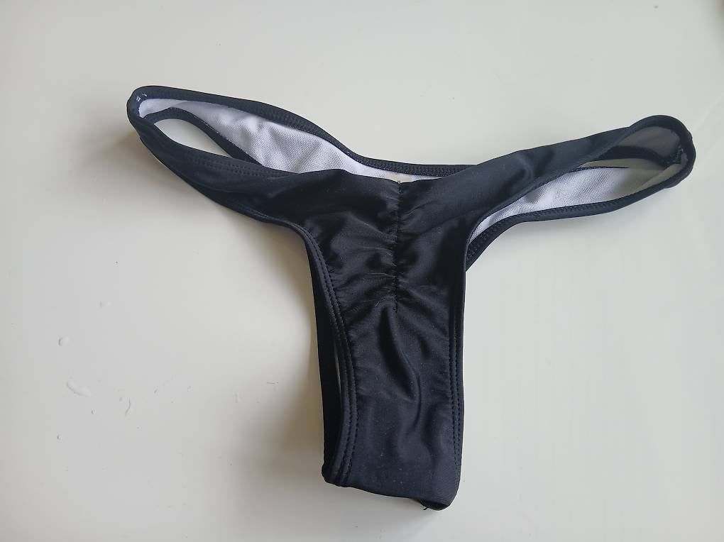 Costumi da bagno & Bikini: Damen Badehose (String) M, Grösse 38/40 – Usato da Zürich venduto da Metatron2022.