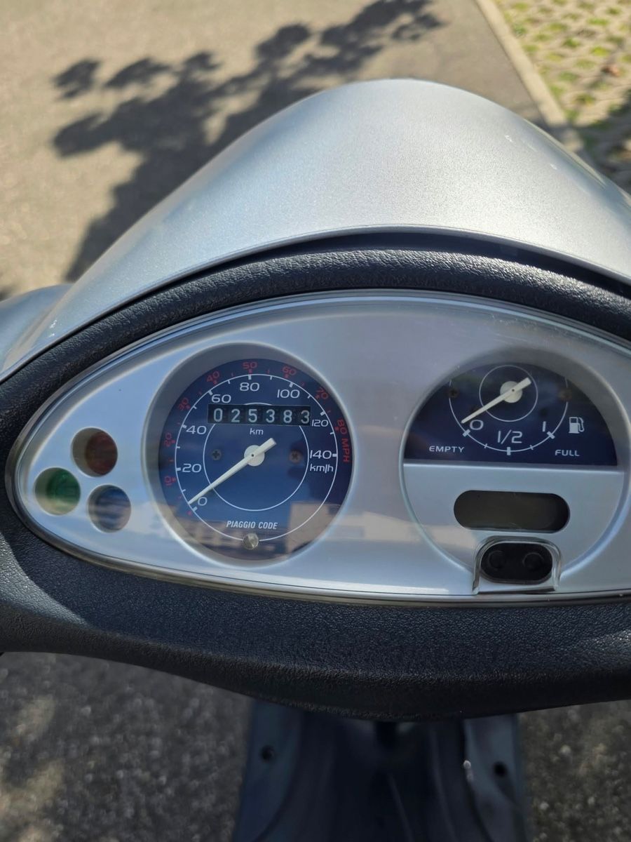 Piaggio Scooters: PIAGGIO FLY 125 CC – Defekt aus Winterthur von Fabio_46 7