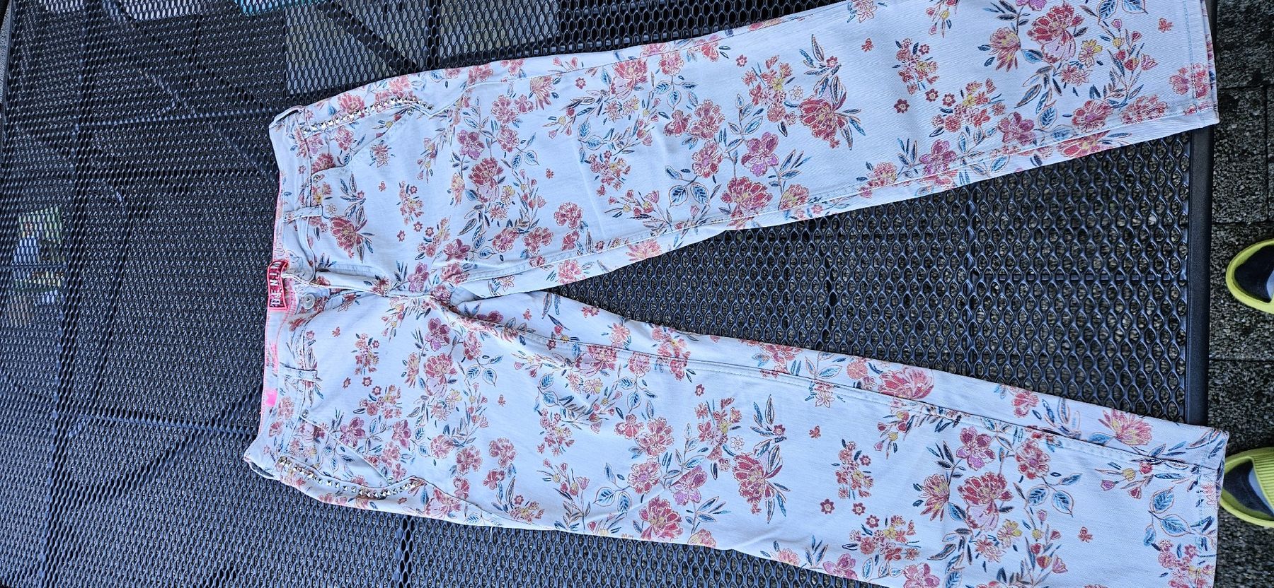 Pantaloni: Damenhose  29/28 – Usato da Kollbrunn venduto da Ignjat1211