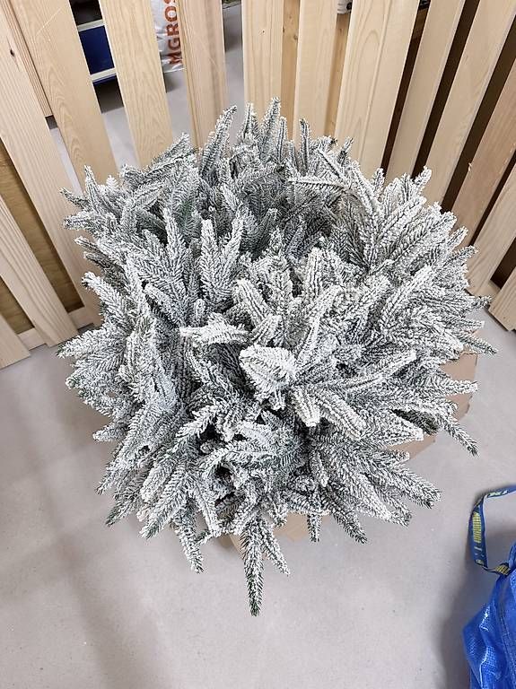 Toutes les décorations: Weihnachtsbaum mit Schnee – D'occasion à Nürensdorf par j.zentner 2