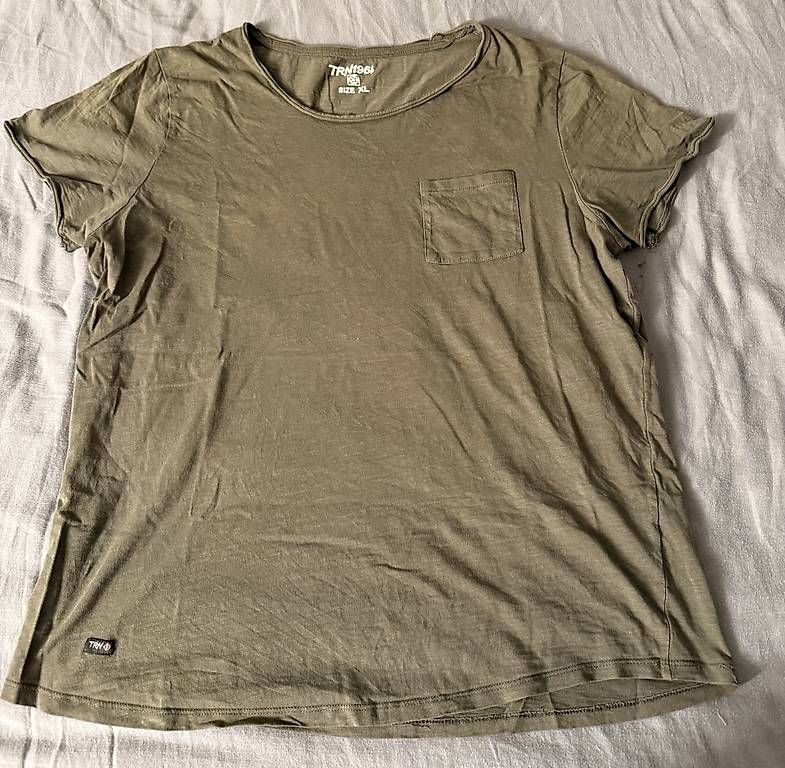 T-Shirts: Olivgrünes T-Shirt mit Brusttasche  – Gebraucht aus Wädenswil von dom_pz5d