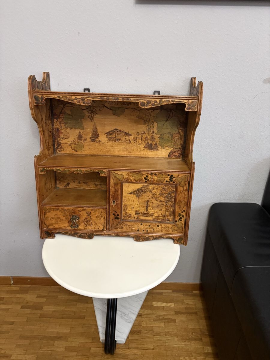 Credenze: Rare meuble ancien pyrograver – Usato da petit lancy venduto da FerreiraLuis