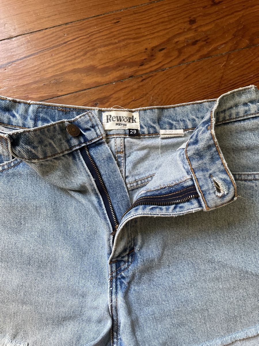 Jeans: Jeans Shorts von Levis/Rework – Usato da Bern venduto da Corinn_na 1