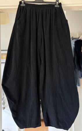 PANTALONS EN FIN VELOURS! M NOUVEAUTÉ 2026/27