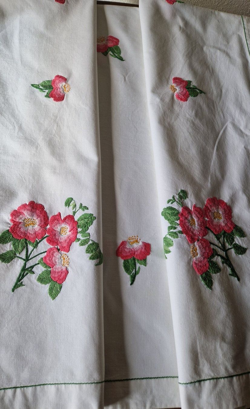 Altra biancheria da tavola: Tischdecke Handarbeit, Wildrose, 123x140cm – Usato da Bern venduto da Antikbatik 3