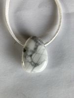 Weisser Magnesit Edelstein Anhänger - Sommer Schmuck!