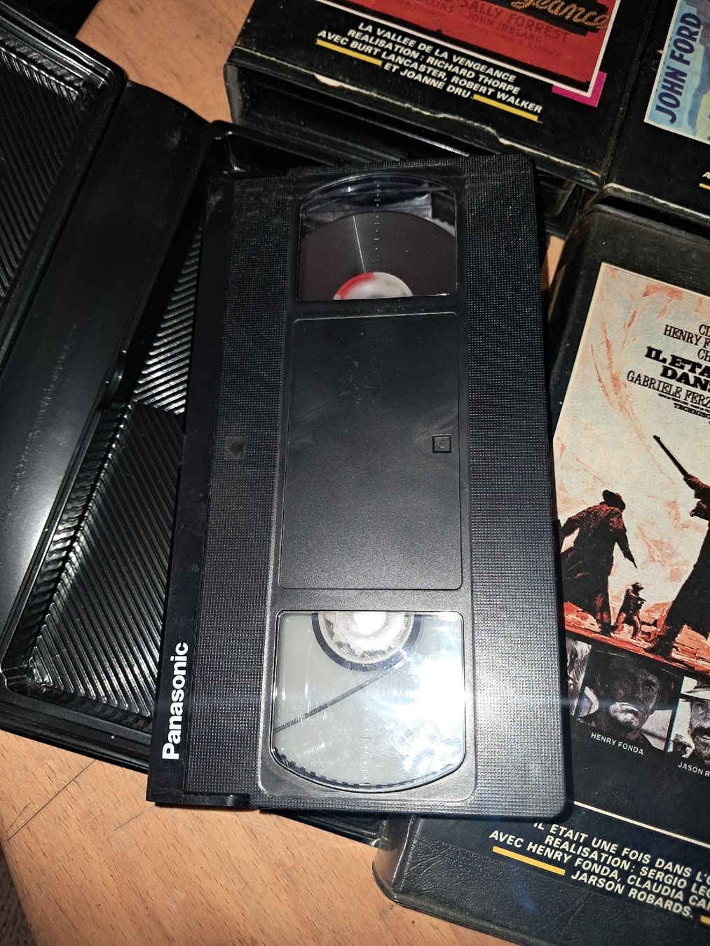 Tutti i VHS: Lot de 8 VHS WESTERN(1) – Usato da Le locle venduto da juliensaran 3