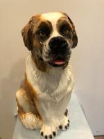 Grande figurine Chien Saint Bernard en porcelaine.